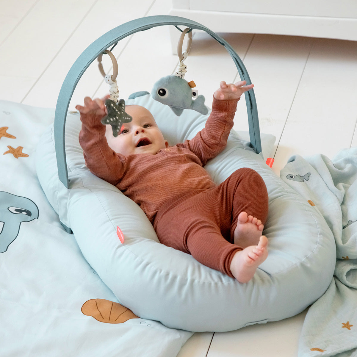 Done by Deer Hanging Activity Toy Blue